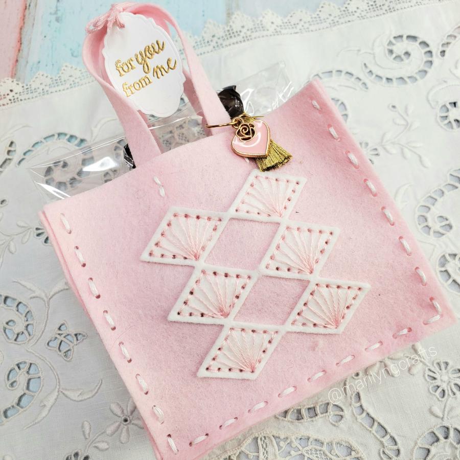 In Stitches: Tote Bag Accessories Die